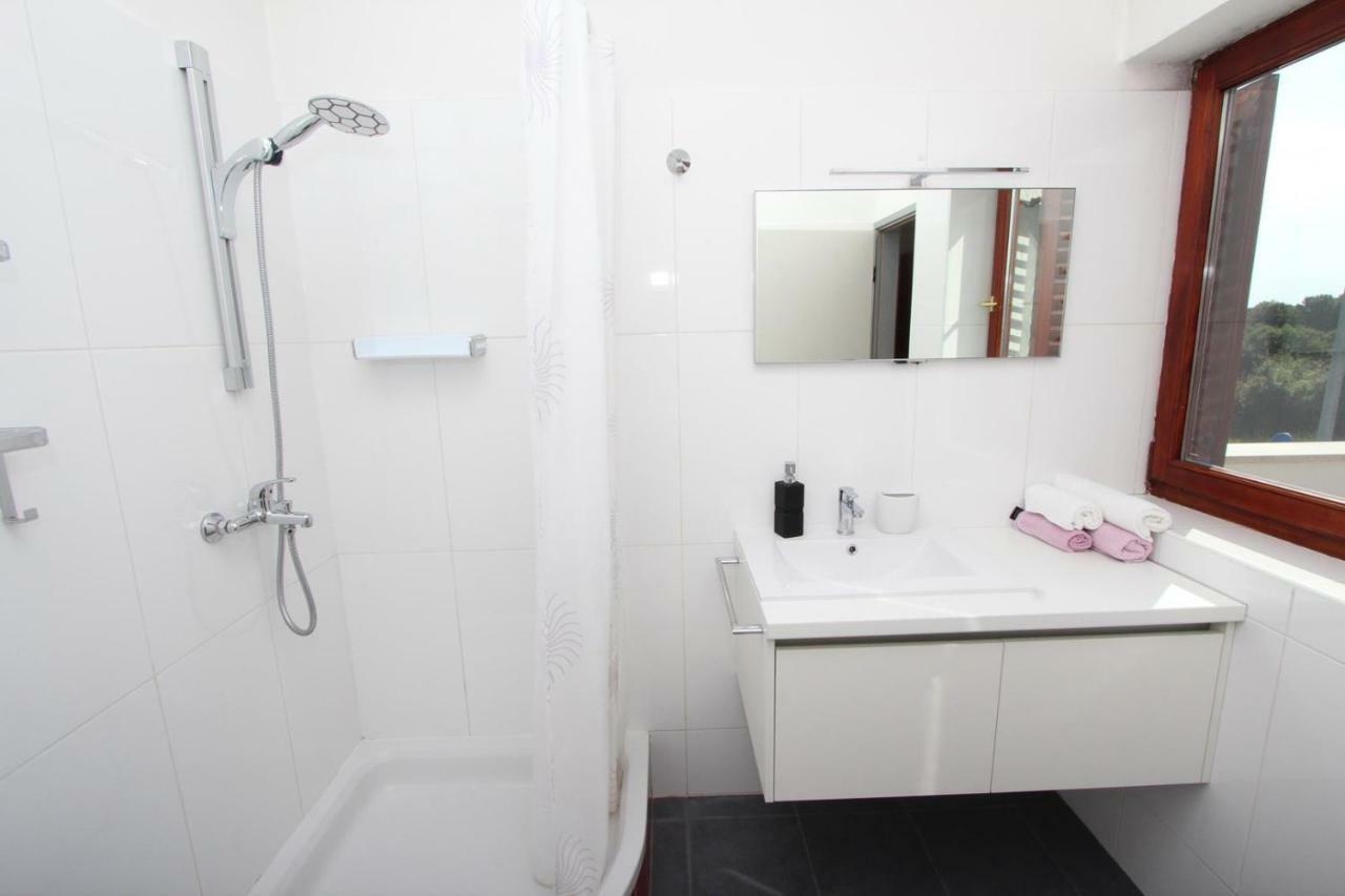 Rooms And Apartment Luana Rovinj Exterior foto