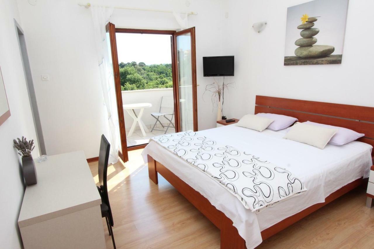 Rooms And Apartment Luana Rovinj Exterior foto